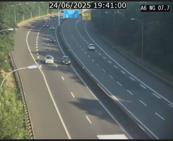 Traffic live webcam Luxembourg - Bridel - A6 - BK 7.7 - direction Belgique
