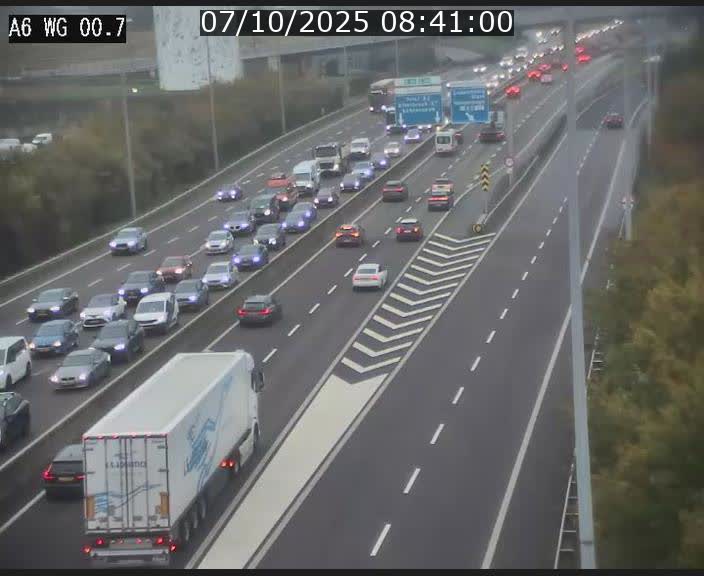 Traffic live webcam Luxembourg Croix de Cessange - A6 - BK 0.7 - direction A3 France
