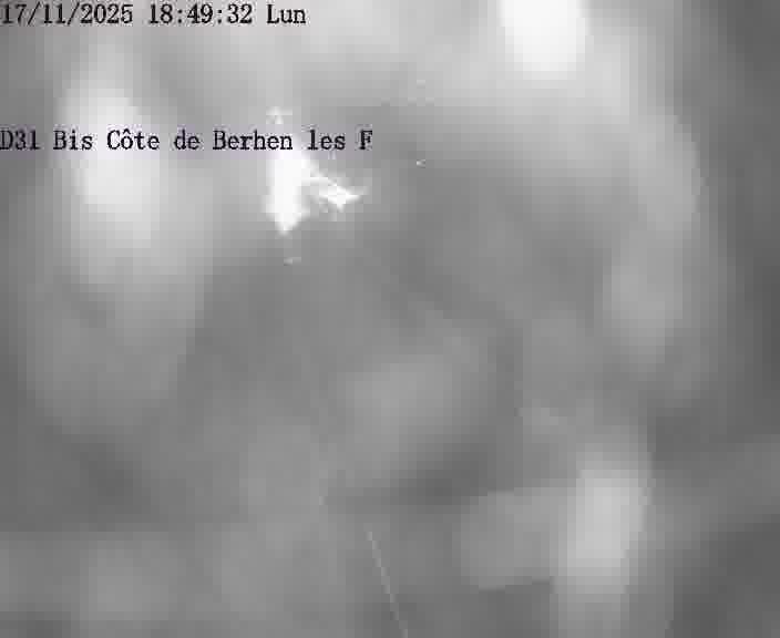 Webcam de surveillance sur D31bis (France) à Behren-lès-Forbach, cadrée vers Sarreguemines, proposant une information routière utile aux déplacements quotidiens.