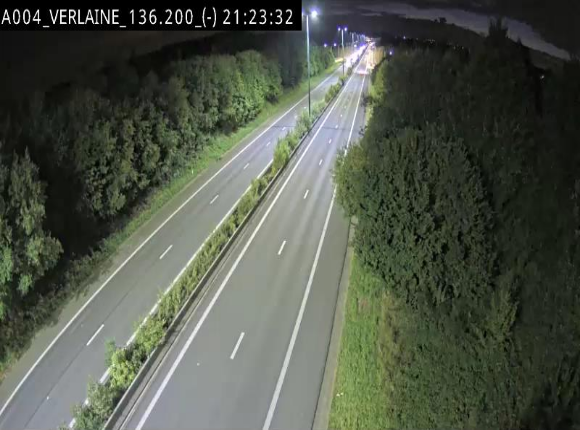 Webcam sur l'E411 à hauteur du pont surplombant la N40, à proximité de la sortie 26 Verlaine - Libramont-Chevigny. Vue orientée vers Namur