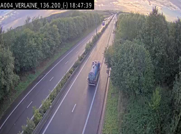 Webcam sur l'E411 à hauteur du pont surplombant la N40, à proximité de la sortie 26 Verlaine - Libramont-Chevigny. Vue orientée vers Namur