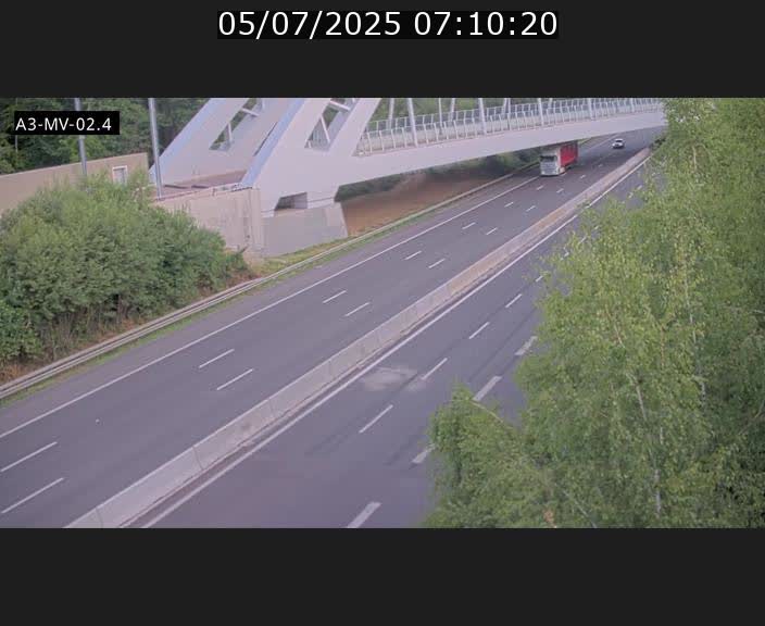 Webcam autoroute de la France (A3) au Luxembourg à Fentange, à proximité de la Croix de Gasperich. Vue orientée vers la Cloche d'Or