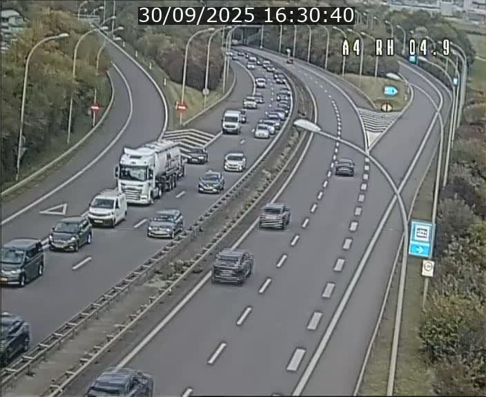 Traffic live webcam Luxembourg Leudelange - A4 - BK 4.9 - direction Luxembourg
