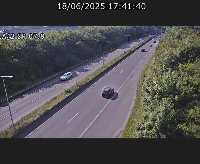 Traffic live webcam Luxembourg Jonction Lankelz - A13 direction Pétange - BK 7.9