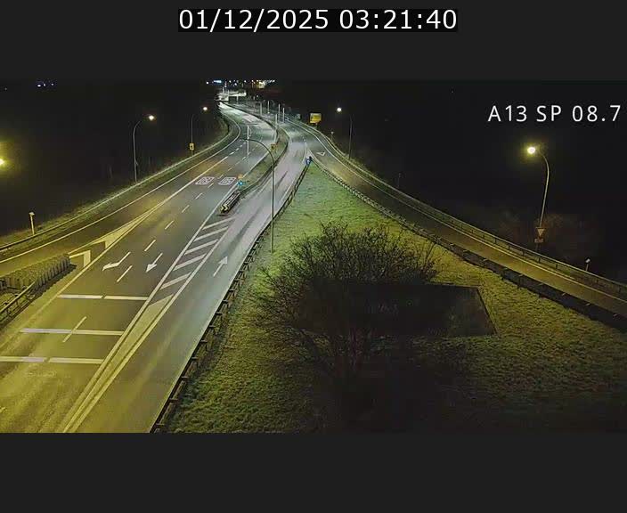 Traffic live webcam Luxembourg Jonction Lankelz - A13 direction Pétange - BK 8.7 