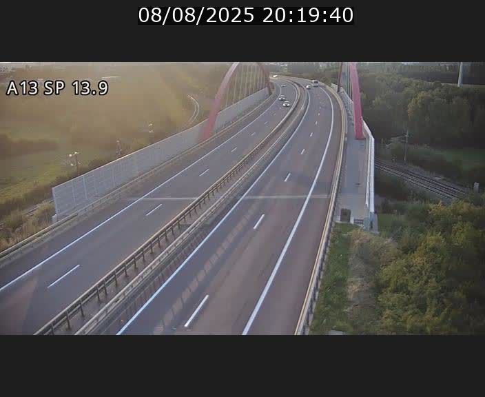 Traffic live webcam Luxembourg Kayl - A13 direction Esch-sur-Alzette/Luxembourg-ville - BK 13.9