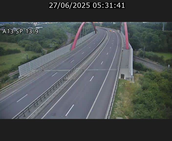 Traffic live webcam Luxembourg Kayl - A13 direction Esch-sur-Alzette/Luxembourg-ville - BK 13.9