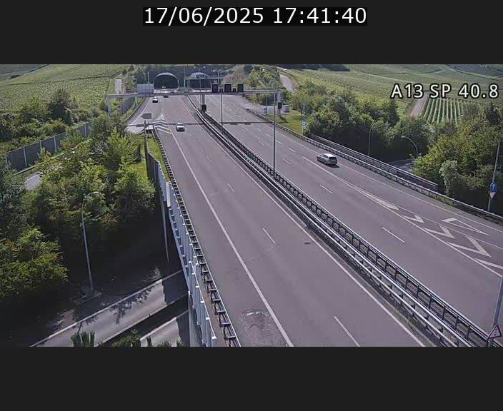Webcam avec vue sur l'entrée côté allemand du tunnel Markusbierg à Schengen. Vue orientée vers le tunnel et Bettembourg