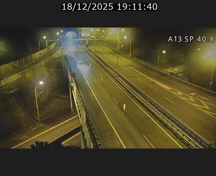Webcam avec vue sur l'entrée côté allemand du tunnel Markusbierg à Schengen. Vue orientée vers le tunnel et Bettembourg