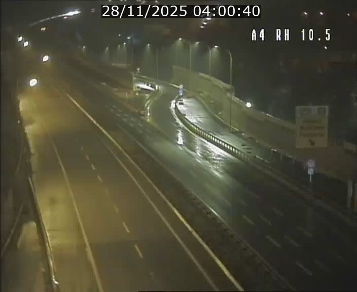 Traffic live webcam Luxembourg Pontpierre - A4 - BK 10.5 - direction Luxembourg