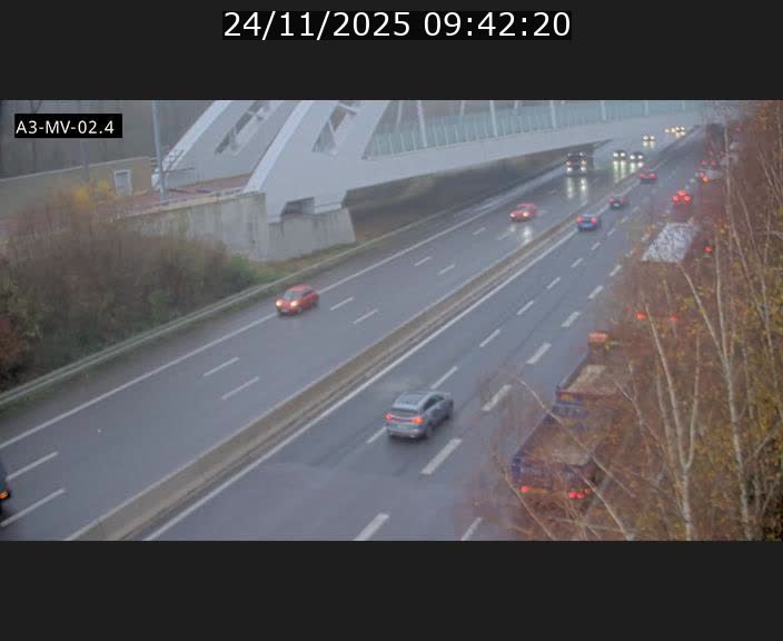 Webcam autoroute de la France (A3) au Luxembourg à Fentange, à proximité de la Croix de Gasperich. Vue orientée vers la Cloche d'Or