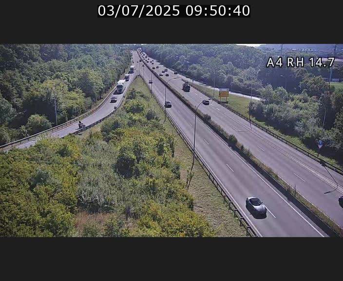 Traffic live webcam Luxembourg Jonction Lankelz - A4 - BK 14.7 - direction Luxembourg
