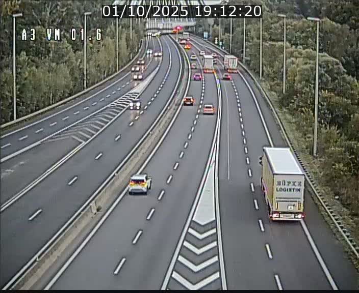 Traffic live webcam Luxembourg - Croix de Gasperich - A3 - BK 1.6 - direction France/Aire de Berchem