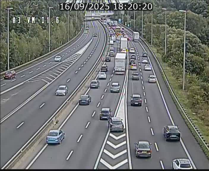 Traffic live webcam Luxembourg - Croix de Gasperich - A3 - BK 1.6 - direction France/Aire de Berchem