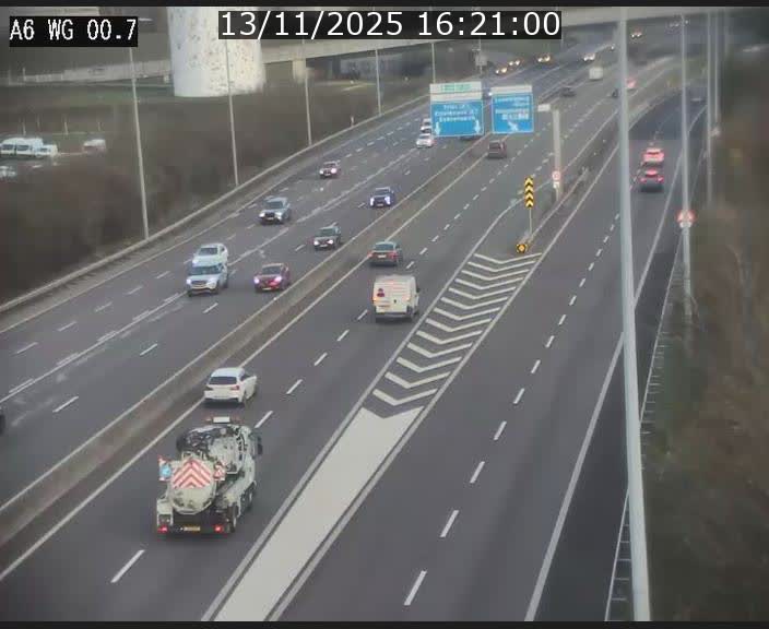 Traffic live webcam Luxembourg Croix de Cessange - A6 - BK 0.7 - direction A3 France