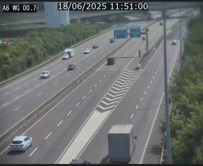 Traffic live webcam Luxembourg Croix de Cessange - A6 - BK 0.7 - direction A3 France
