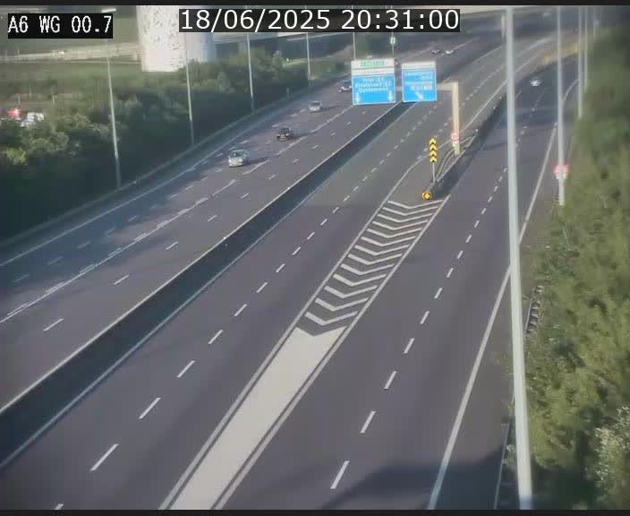 Traffic live webcam Luxembourg Croix de Cessange - A6 - BK 0.7 - direction A3 France