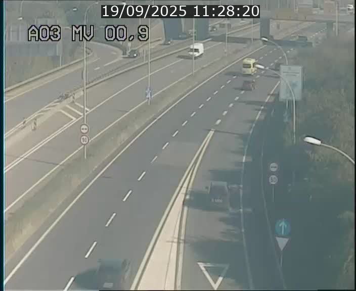 Traffic live webcam Luxembourg Croix de Gasperich - A3 - BK 0.4 - direction Luxembourg
