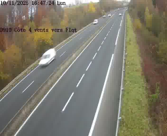 Webcam sur la D910 située dans la Côte des 4 vents. Vue orientée vers le haut de la côte, vers Faulquemont