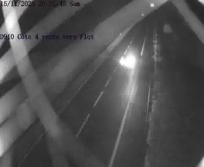 Webcam sur la D910 située dans la Côte des 4 vents. Vue orientée vers le haut de la côte, vers Faulquemont