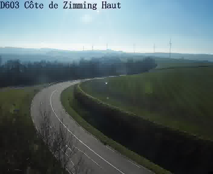 Webcam sur la D603 située en haut de la Côte de Zimming. Vue orientée vers Saint-Avold.