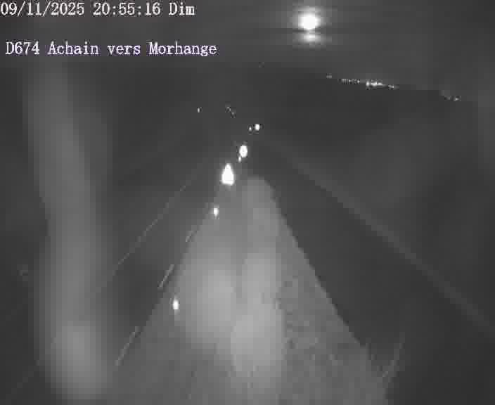 Caméra de trafic sur D674 (France) à Achain, orientée vers Morhange, permettant d’évaluer fluidité, incidents et densité automobile.