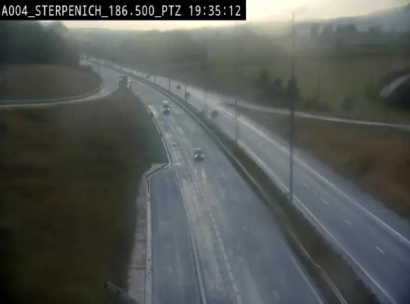Webcam E411 à Sterpenich en Belgique près de la frontière du Luxembourg. Vue orientée vers Bruxelles