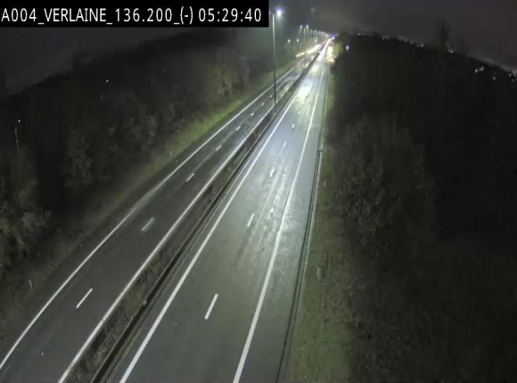 Webcam sur l'E411 à hauteur du pont surplombant la N40, à proximité de la sortie 26 Verlaine - Libramont-Chevigny. Vue orientée vers Namur
