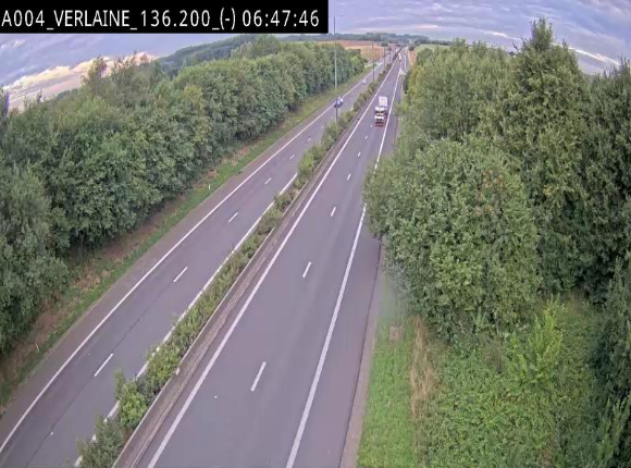 Webcam sur l'E411 à hauteur du pont surplombant la N40, à proximité de la sortie 26 Verlaine - Libramont-Chevigny. Vue orientée vers Namur