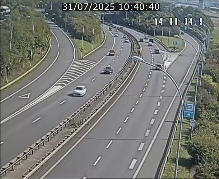 Traffic live webcam Luxembourg Leudelange - A4 - BK 4.9 - direction Luxembourg