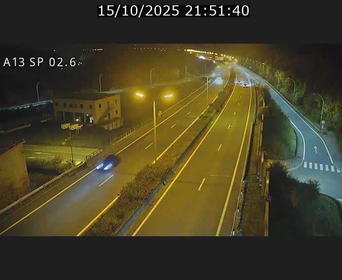 Traffic live webcam Luxembourg Sanem - A13 direction Pétange - BK 2.6