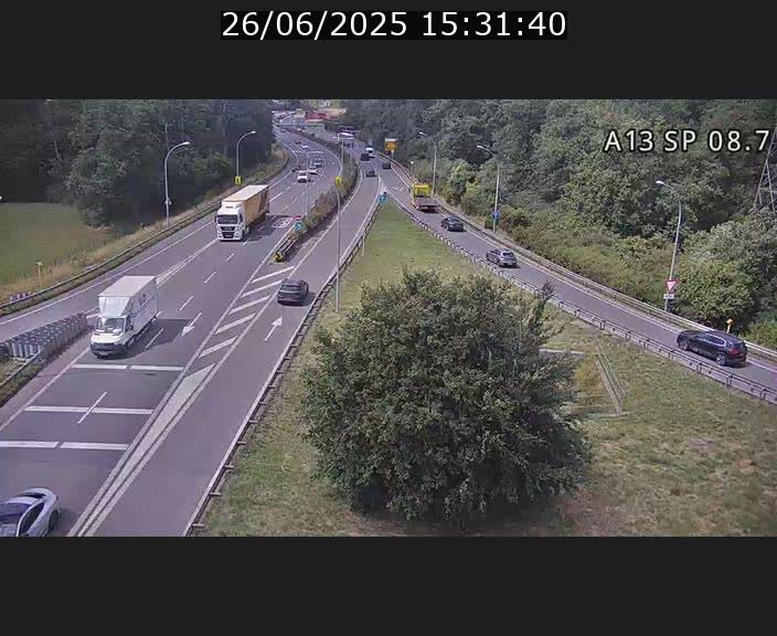 Traffic live webcam Luxembourg Jonction Lankelz - A13 direction Pétange - BK 8.7 