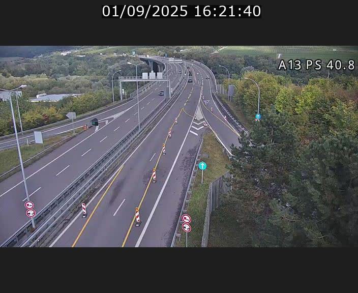 Webcam autoroute A13 à la sortie est du tunnel Markusbierg à Schengen. Vue sur le pont de la Moselle, vers l'Allemagne