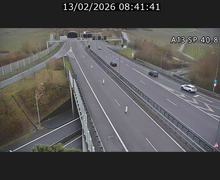 Webcam avec vue sur l'entrée côté allemand du tunnel Markusbierg à Schengen. Vue orientée vers le tunnel et Bettembourg