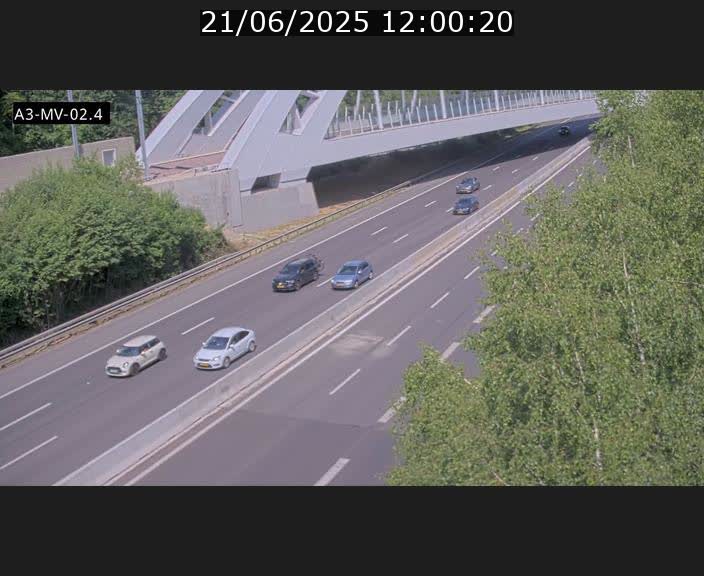 Webcam autoroute de la France (A3) au Luxembourg à Fentange, à proximité de la Croix de Gasperich. Vue orientée vers la Cloche d'Or
