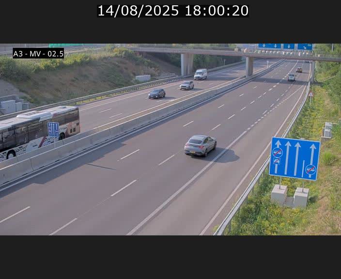 Webcam autoroute A3 au Luxembourg à proximité de la Croix de Gasperich. Vue orientée vers Luxembourg