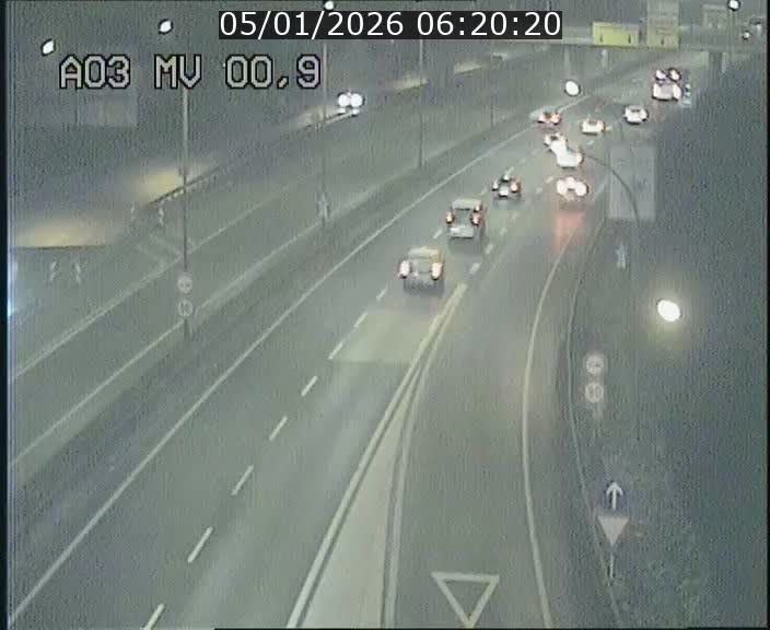 Traffic live webcam Luxembourg Croix de Gasperich - A3 - BK 0.4 - direction Luxembourg