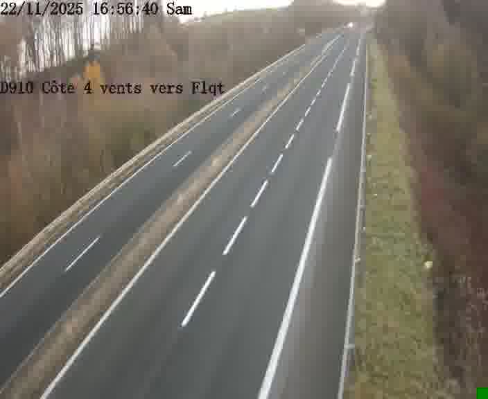 Webcam sur la D910 située dans la Côte des 4 vents. Vue orientée vers le haut de la côte, vers Faulquemont