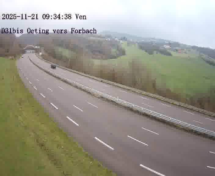 Caméra routière située sur D31bis (France) à Oeting, orientée vers Forbach, surveillant en continu la circulation locale et régionale.