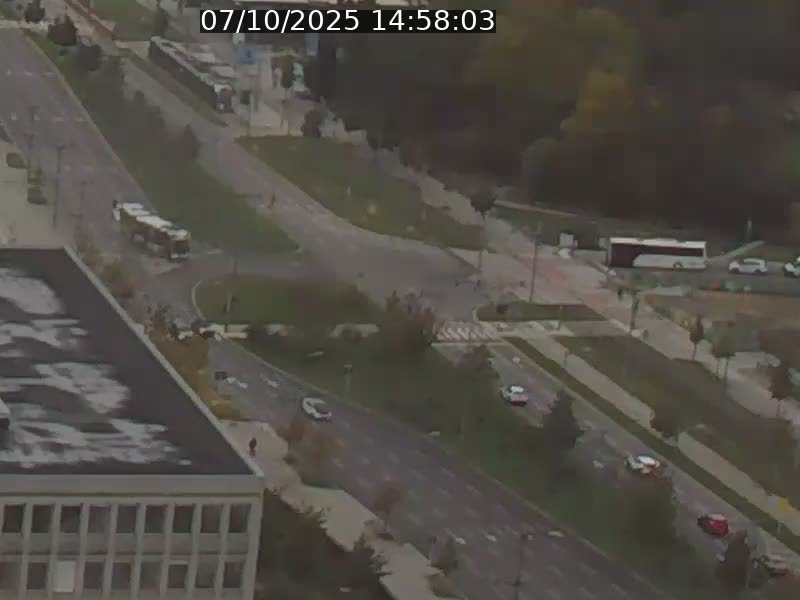 Webcam sur l'avenue John Fitzgerald Kennedy (N51) avec vue sur le Pont rouge (Pont Grande Duchesse Charlotte), l'arrêt Pfaffenthal et l'entrée du quartier Kirchberg