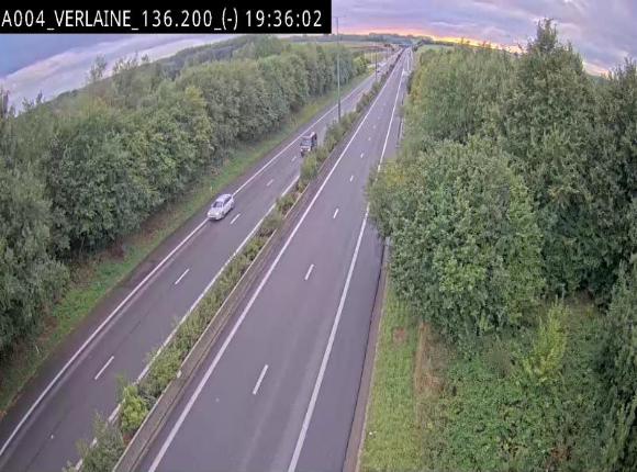 Webcam sur l'E411 à hauteur du pont surplombant la N40, à proximité de la sortie 26 Verlaine - Libramont-Chevigny. Vue orientée vers Namur