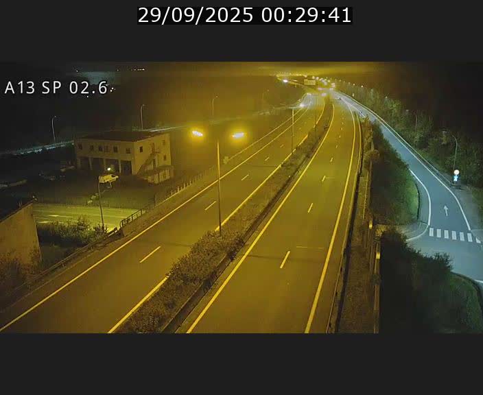 Traffic live webcam Luxembourg Sanem - A13 direction Pétange - BK 2.6