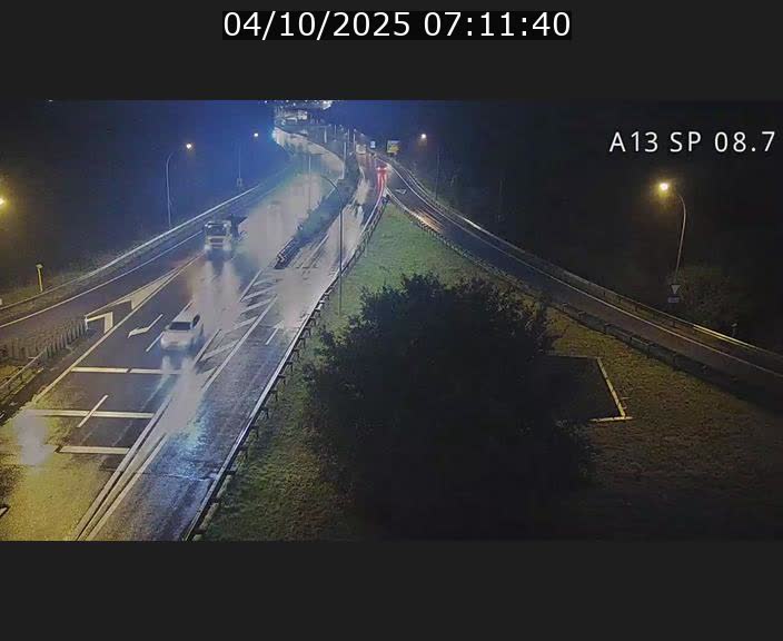 Traffic live webcam Luxembourg Jonction Lankelz - A13 direction Pétange - BK 8.7 