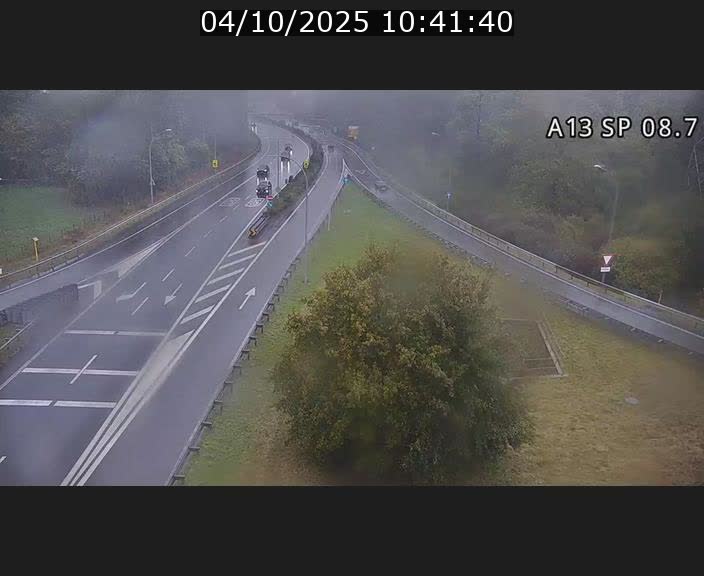 Traffic live webcam Luxembourg Jonction Lankelz - A13 direction Pétange - BK 8.7 