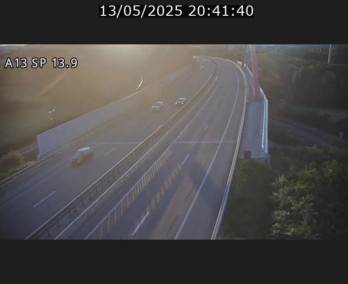 Traffic live webcam Luxembourg Kayl - A13 direction Esch-sur-Alzette/Luxembourg-ville - BK 13.9