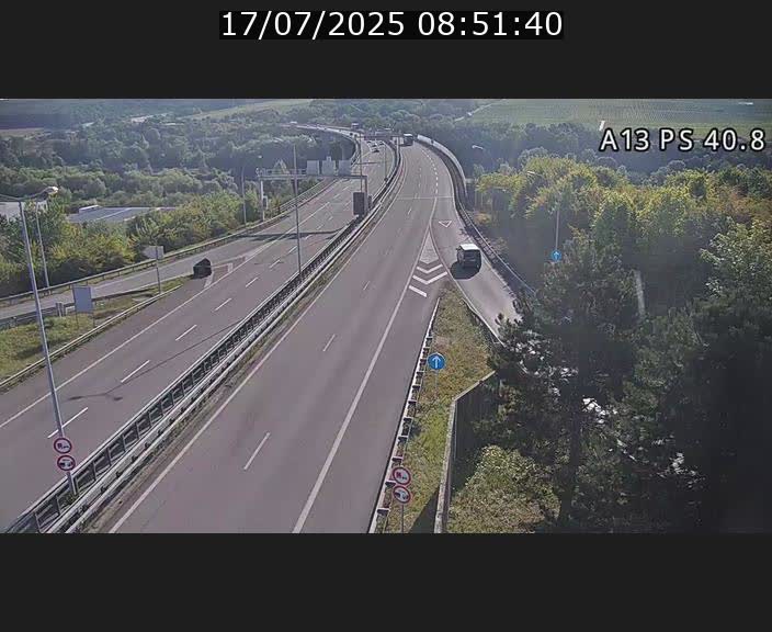 Webcam autoroute A13 à la sortie est du tunnel Markusbierg à Schengen. Vue sur le pont de la Moselle, vers l'Allemagne