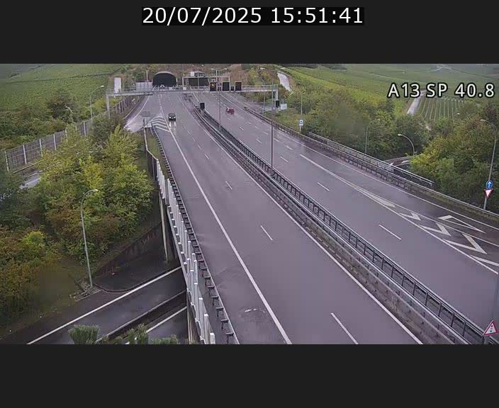 Webcam avec vue sur l'entrée côté allemand du tunnel Markusbierg à Schengen. Vue orientée vers le tunnel et Bettembourg