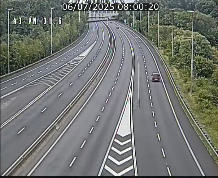 Traffic live webcam Luxembourg - Croix de Gasperich - A3 - BK 1.6 - direction France/Aire de Berchem