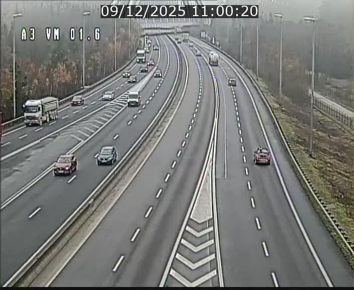 Traffic live webcam Luxembourg - Croix de Gasperich - A3 - BK 1.6 - direction France/Aire de Berchem
