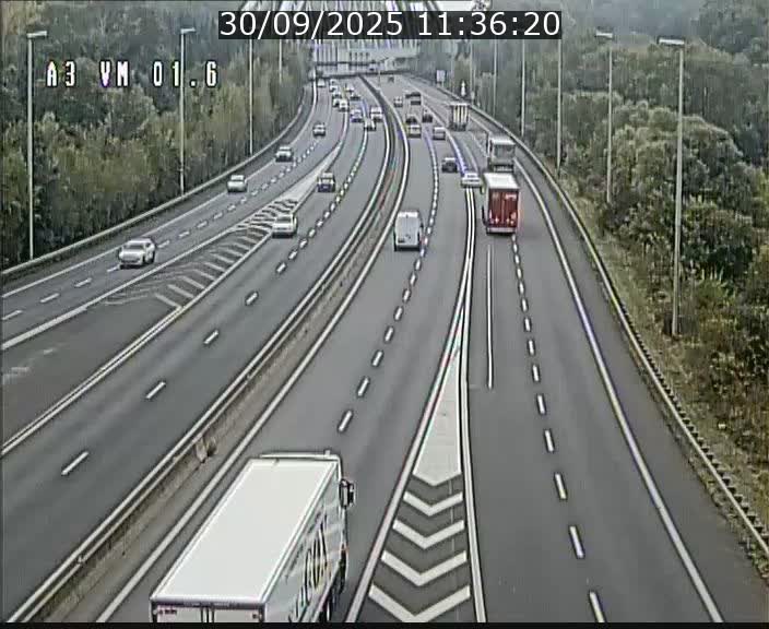 Traffic live webcam Luxembourg - Croix de Gasperich - A3 - BK 1.6 - direction France/Aire de Berchem